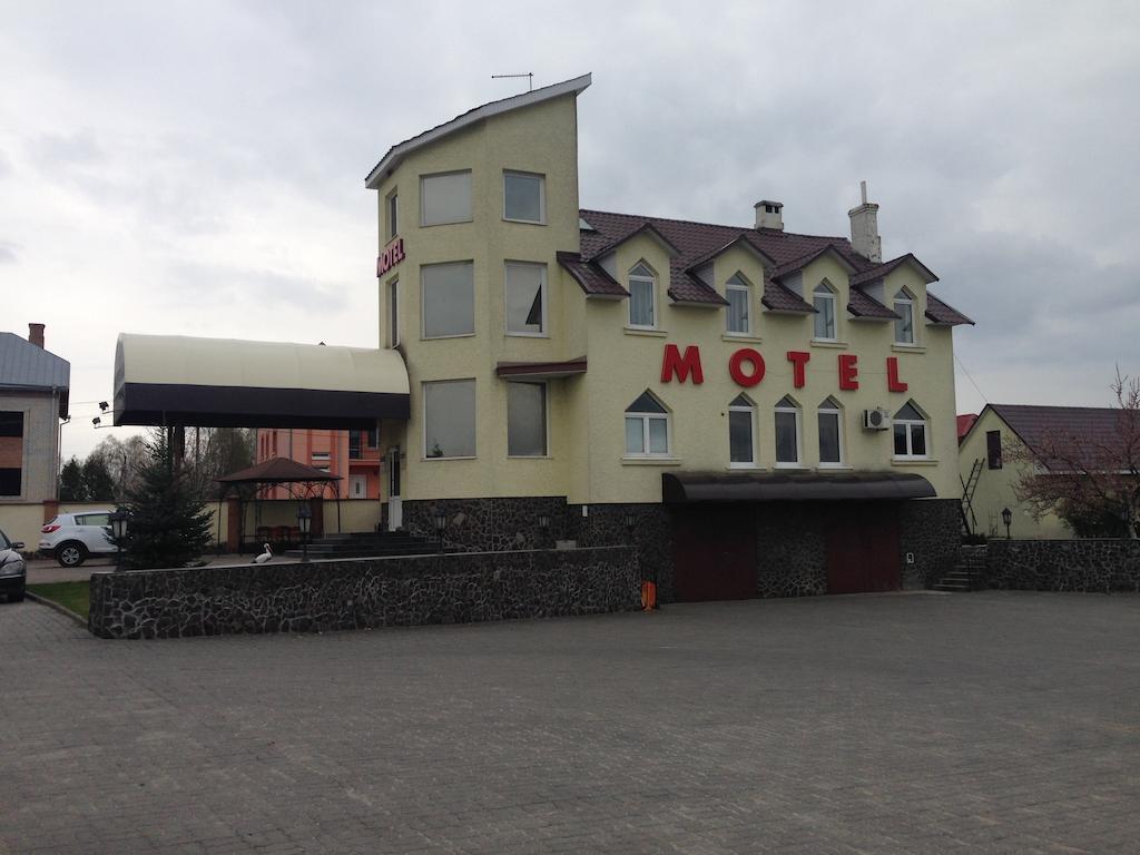 Formula Plus Motel Lutsk Bagian luar foto